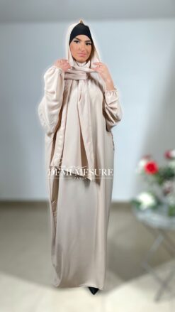 Abaya hijab intégré soie de médine